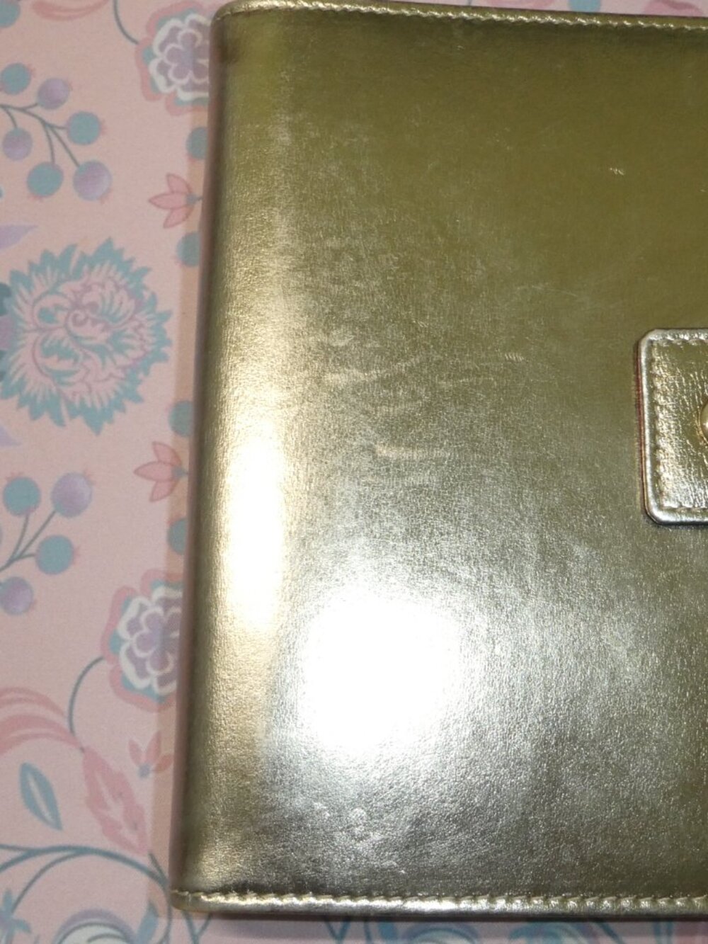 Kate Spade *RARE* Gold Planner - Picture 3 of 14